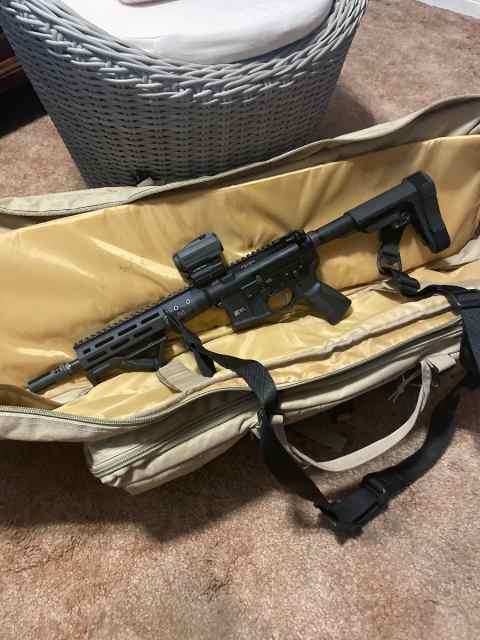 LWRC 10.5 AR pistol 5.56 w/case and optic 