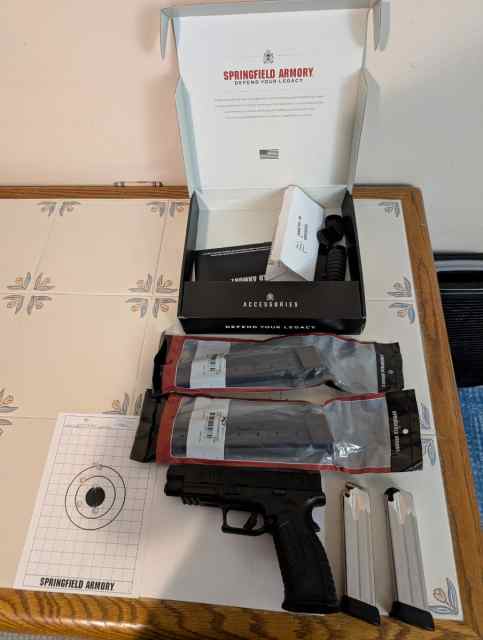 Springfield XDM ELITE 9mm with extras 