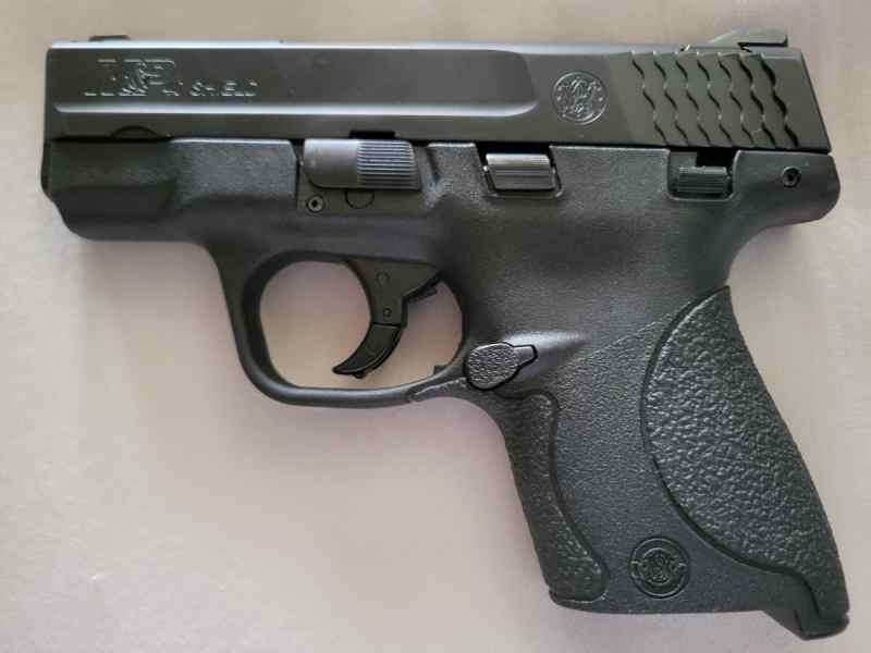 Smith &amp; Wesson M&amp;P Shield 40, 3 mags