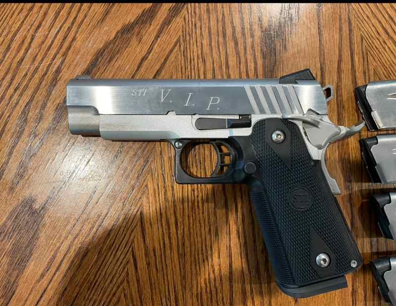 STI V.I.P. Commander Double Stack 1911 45acp