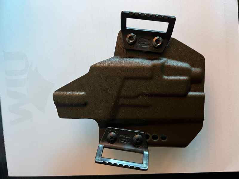 HOLSTER01.jpg