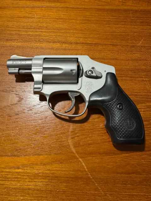 Smith &amp; Wesson Model 642-2 Airweight 38 special
