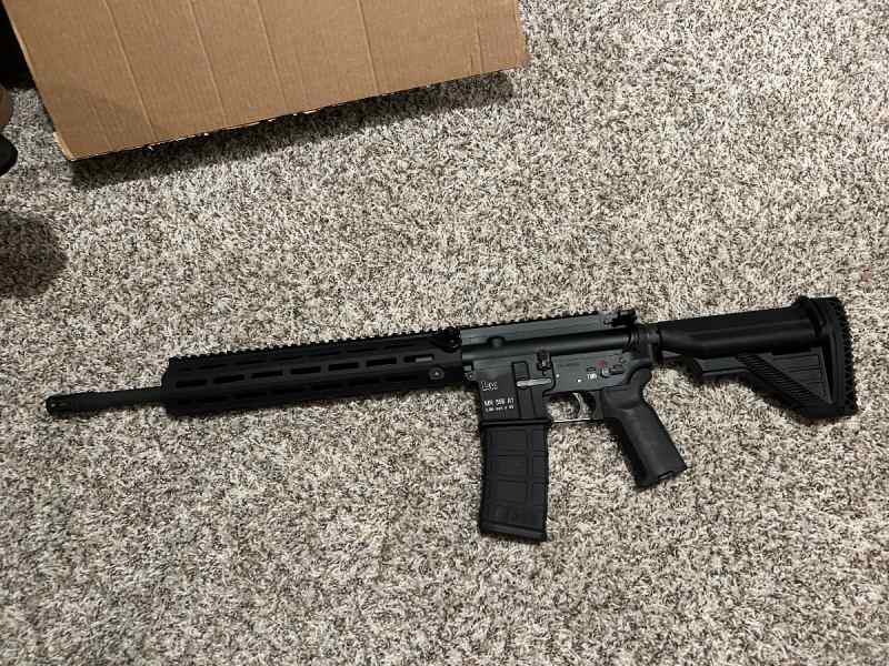 HK MR556A1 