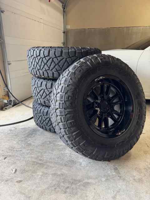 Fuel Wheels w/ Nitto Ridge Grampler Tires