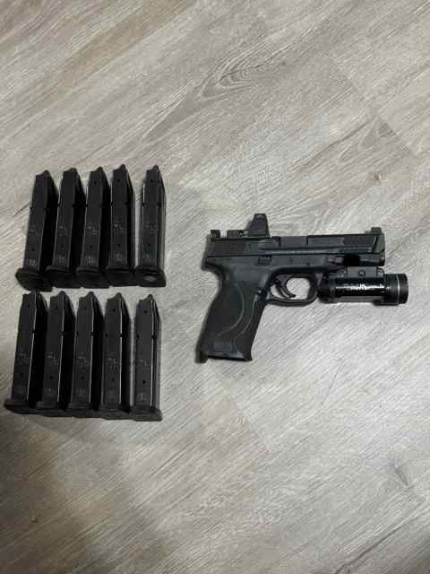 S&amp;W M&amp;P40 2.0 RMR/Light/10mags/Holsters $900 OBO