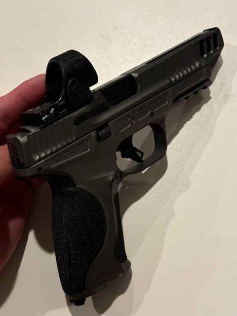 M&amp;P 2.0 Competitor 5”