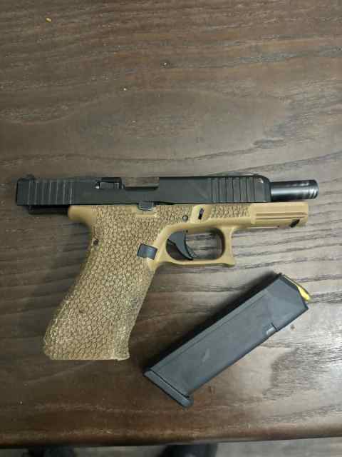 GLOCK 19 SELLING ASAP