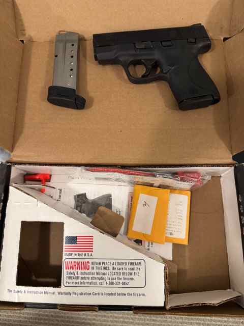 Smith &amp; Wesson M&amp;P Shield 9mm Two Mags!