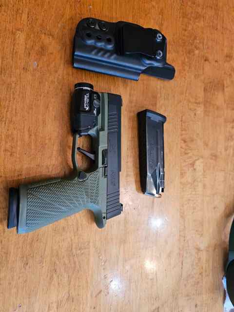 Sig P365 X-Macro 9mm new with mags and holster