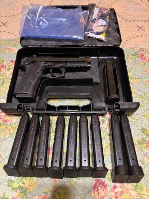 Never fired:  MINT-Beretta 92-GTS, New.model-11mag