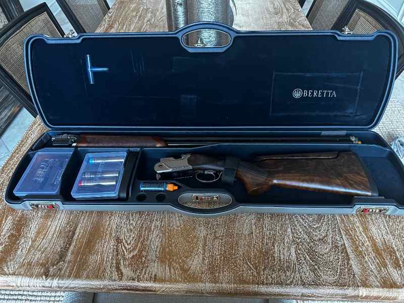 Beretta 694 LH Bfast Adj Comb 32” 12 ga - like new