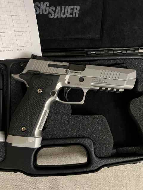 Sig Custom Works P226 X5  Mint 