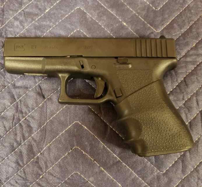 Glock 19 neatly used (no box) working perfectly 
