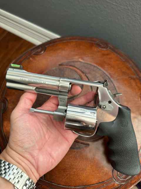 S&amp;W 686+ 4” - never fired