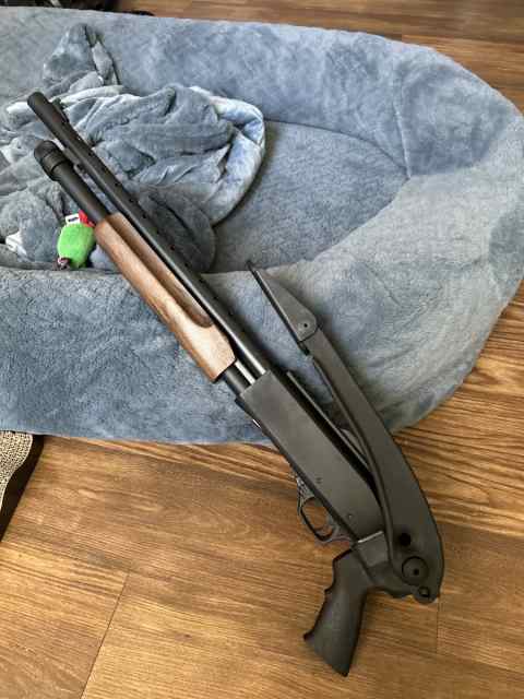 12 Gauge Shotgun W/Heat Shield and Folding Stock