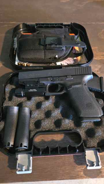 Glock 21 .45 with Night Sights Like new 