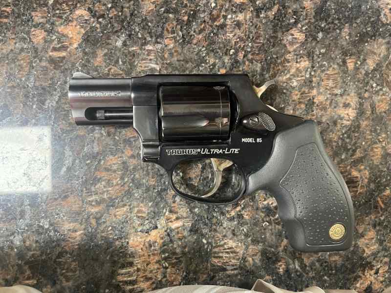 Taurus Ultra Lite 85 Revolver 