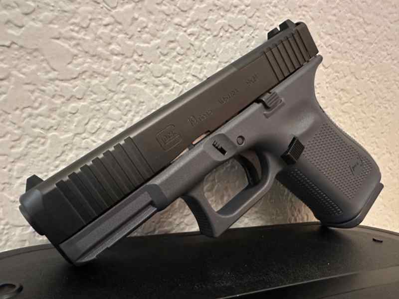 Glock 19 MOS Gen 5 (9mm) Gray Frame - NIB