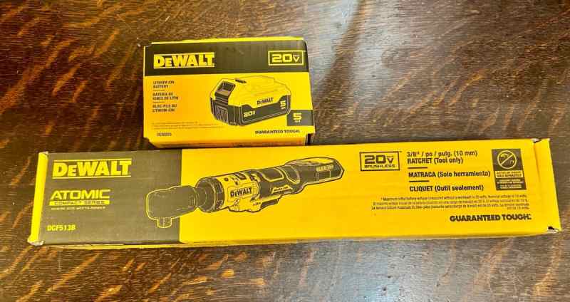 DeWalt 20v Atomic 3/8” Ratchet and Battery