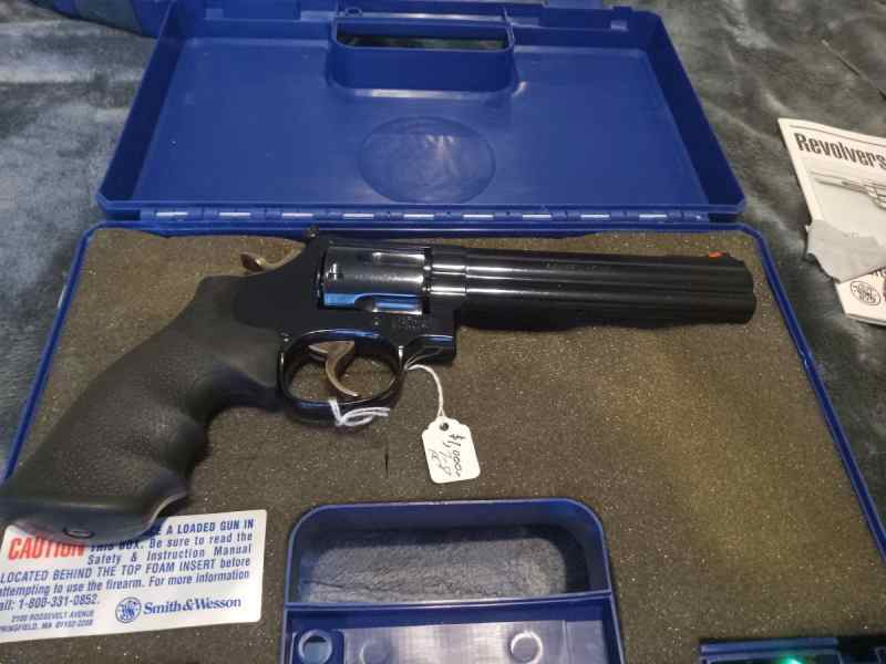S&amp;W Model 586-4 357 mag. 6&quot; barrel