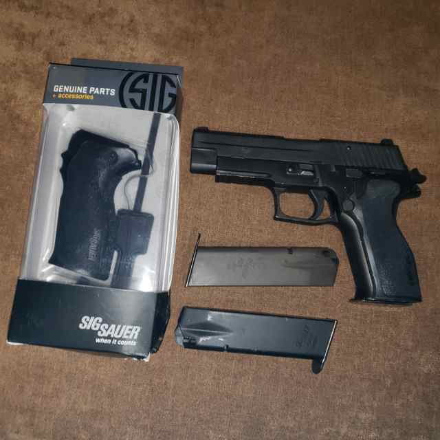 Sig Sauer P226 40 cal 3 mags german frame pistol