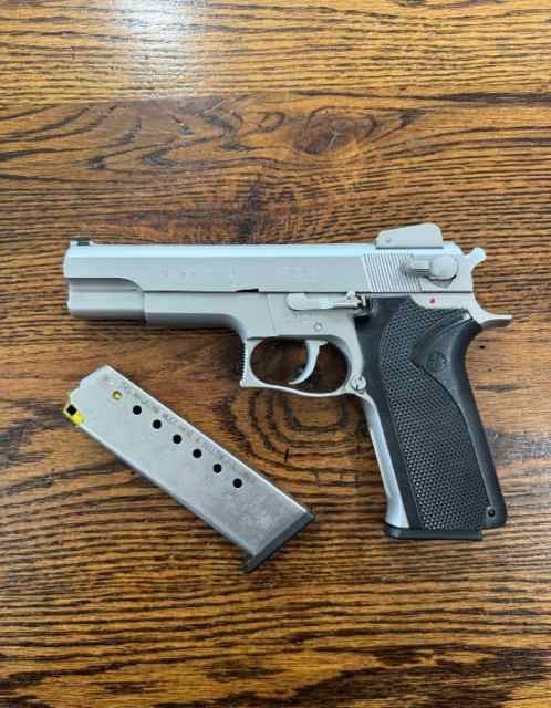 Smith &amp; Wesson Model 4506 Stainless 5&quot;