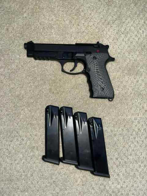EAA Girsan Regard (Beretta 92 clone) + mags