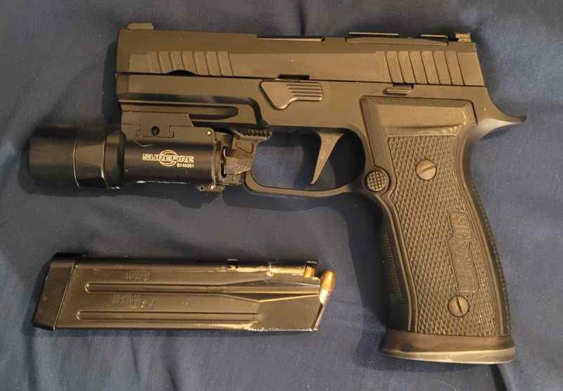 Sig P320 AXG Compact package 