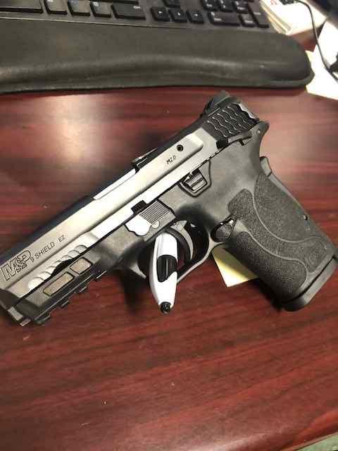 Smith &amp; Wesson MP Shield EZ 9mm